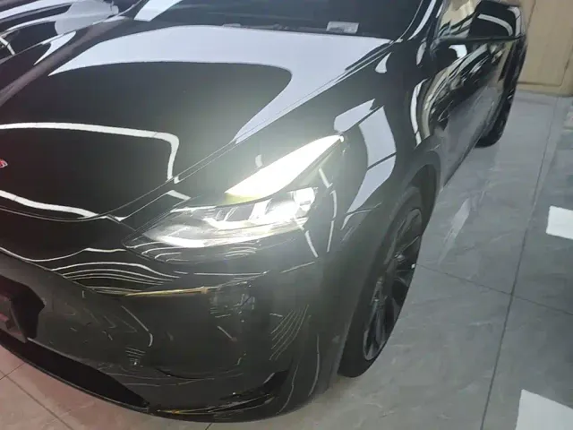 Tesla Model Y — Фото автомобиля 17