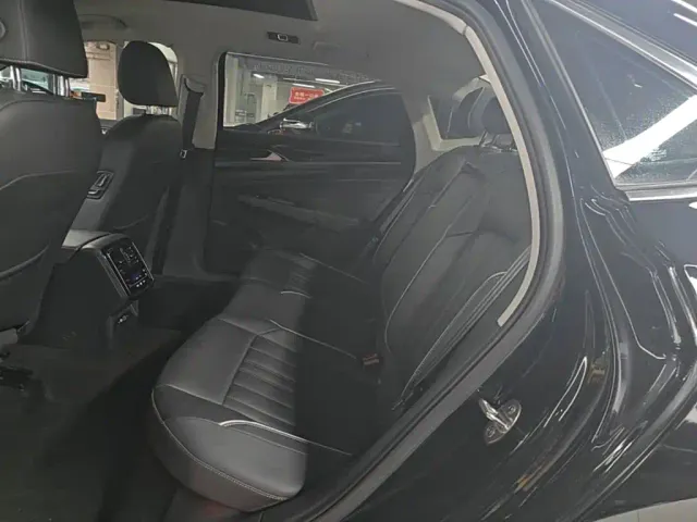 Volkswagen Passat — Фото автомобиля 16