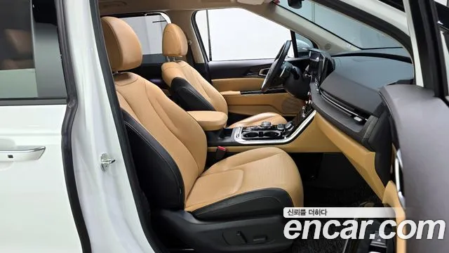 Kia Canival — Фото автомобиля 11