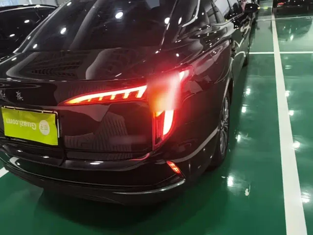 Hongqi E-QM5 — Фото автомобиля 7