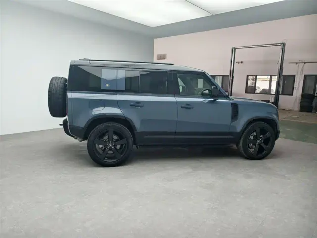 Land Rover Defender — Фото автомобиля 11