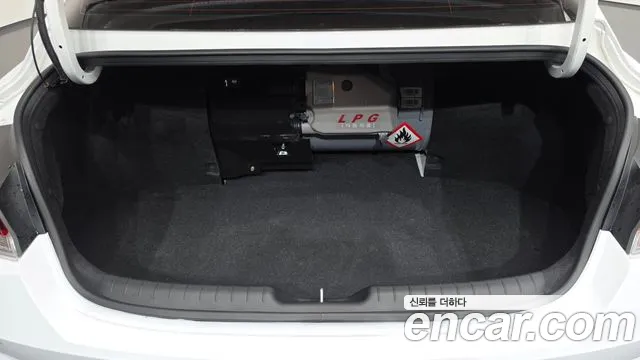 Hyundai AVANTE Avante (CN7) 1.6 LPi (Для проката) — Фото автомобиля 25
