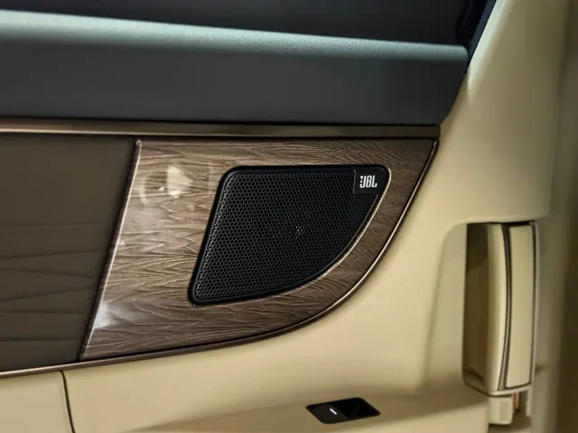 Toyota Alphard — Фото автомобиля 18