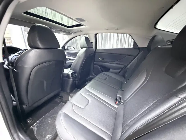 Hyundai Elantra — Фото автомобиля 6
