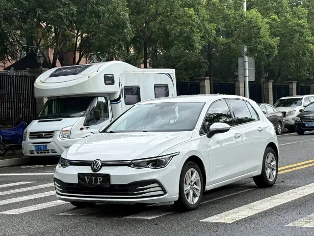 Фотография автомобиля — Volkswagen Golf