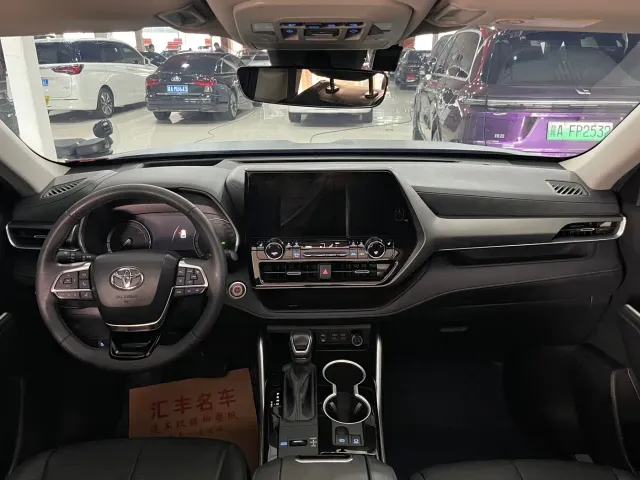 Toyota Highlander — Фото автомобиля 8