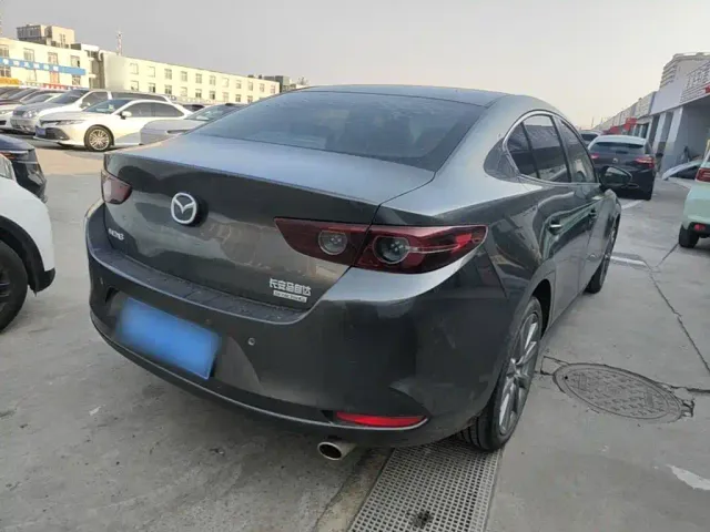 Mazda Axela — Фото автомобиля 6