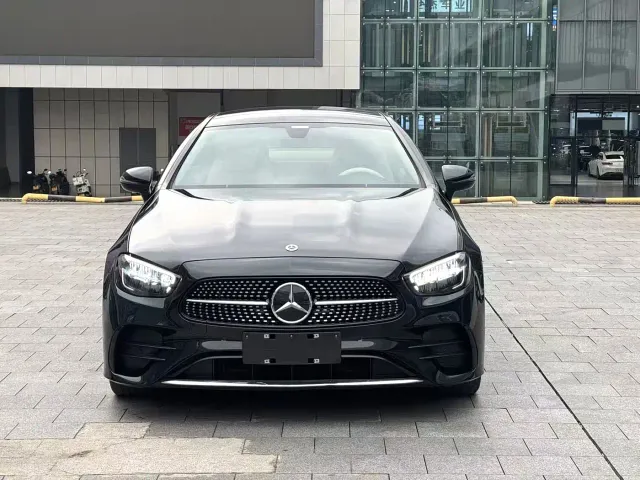 Mercedes-Benz E-Class — Фото автомобиля 2