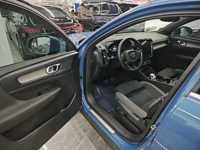 Volvo XC40 — Фото автомобиля 15