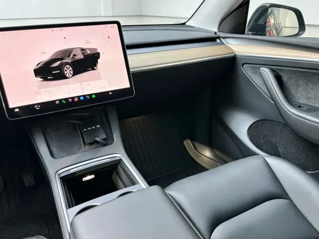 Tesla Model Y — Фото автомобиля 14
