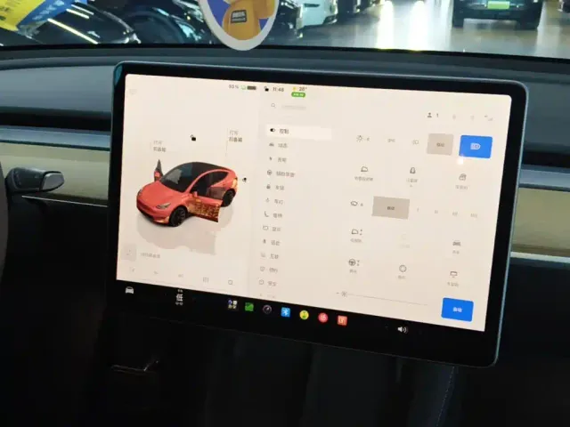 Tesla Model Y — Фото автомобиля 12