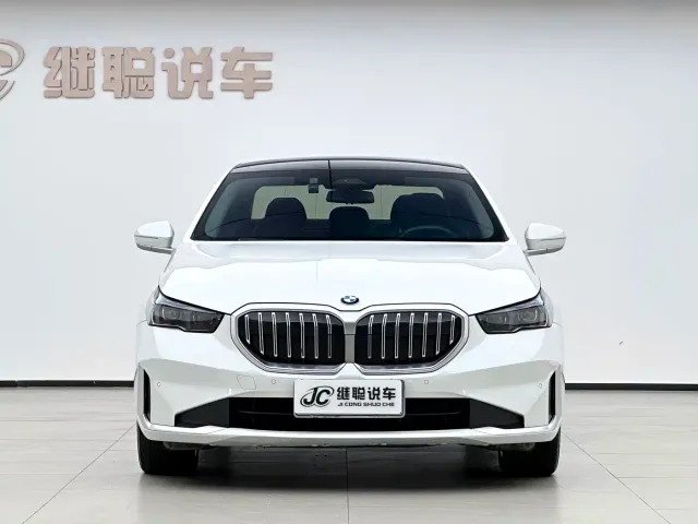 BMW 5 Series — Фото автомобиля 2