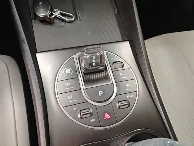 BYD Seal 05 DM-i — Фото автомобиля 13