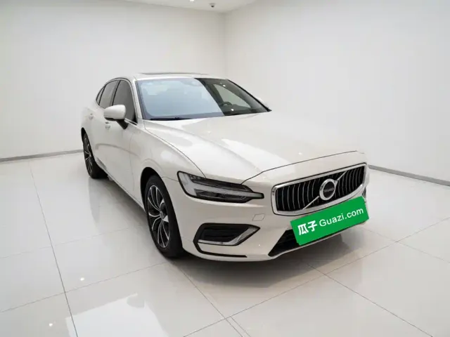 Volvo S60 — Фото автомобиля 22
