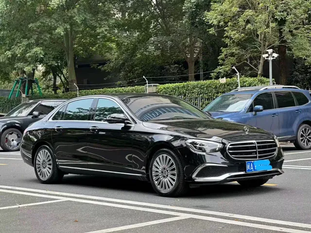 Mercedes-Benz E-Class — Фото автомобиля 2