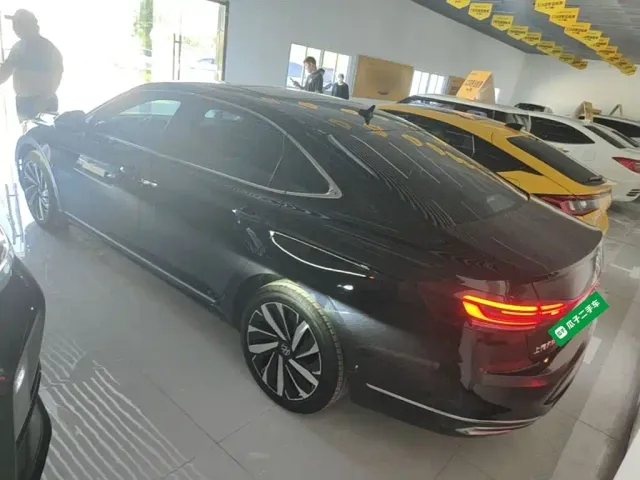 Volkswagen Passat — Фото автомобиля 4