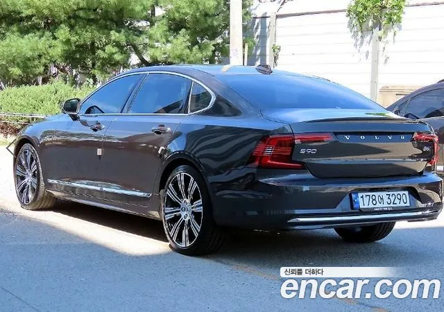 Volvo S90 — Фото автомобиля 3