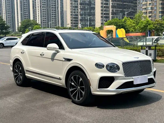 Bentley Bentayga — Фото автомобиля 3