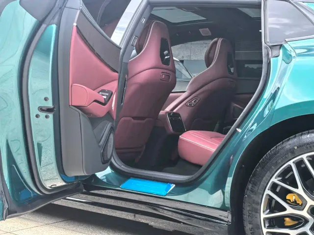 Denza Z9GT — Фото автомобиля 9