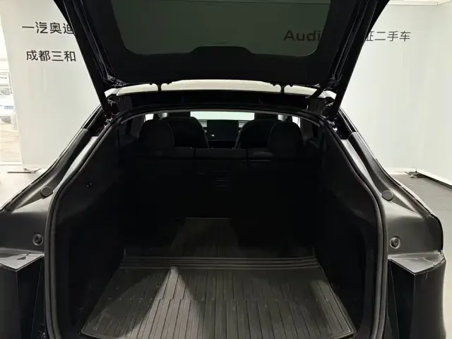 Tesla Model Y — Фото автомобиля 9