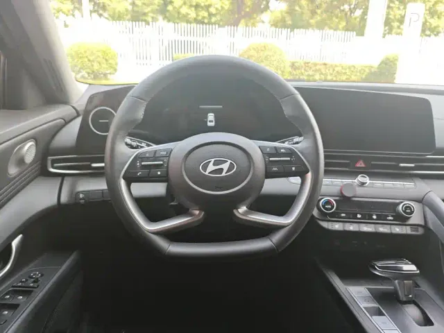 Hyundai Elantra — Фото автомобиля 11