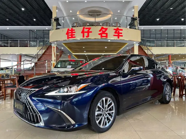 Фотография автомобиля — Lexus ES