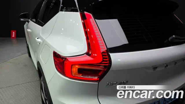 Вольво XC40 — Фото автомобиля 20