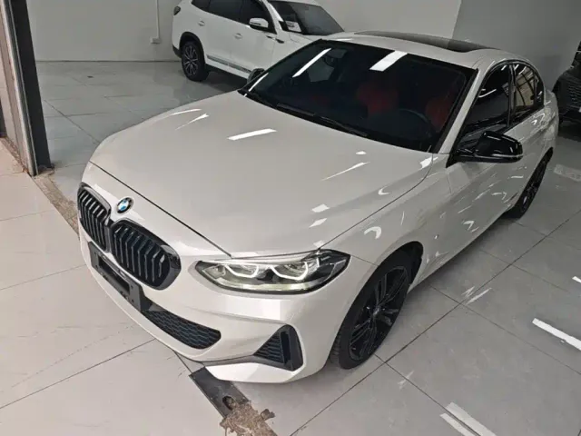 Фотография автомобиля — BMW 1 Series