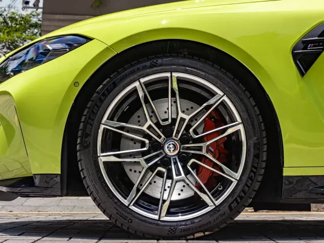 BMW M4 — Фото автомобиля 8