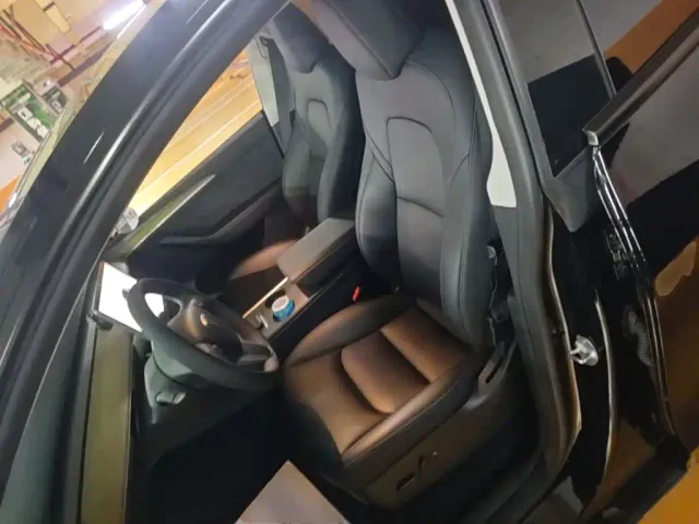 Tesla Model Y — Фото автомобиля 14