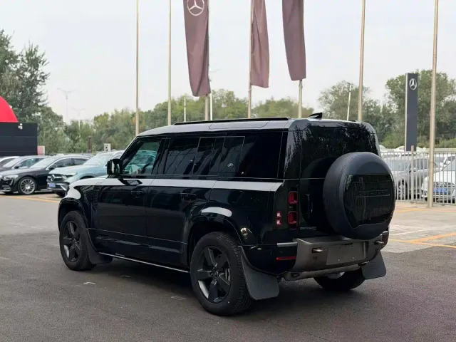 Land Rover Defender — Фото автомобиля 6
