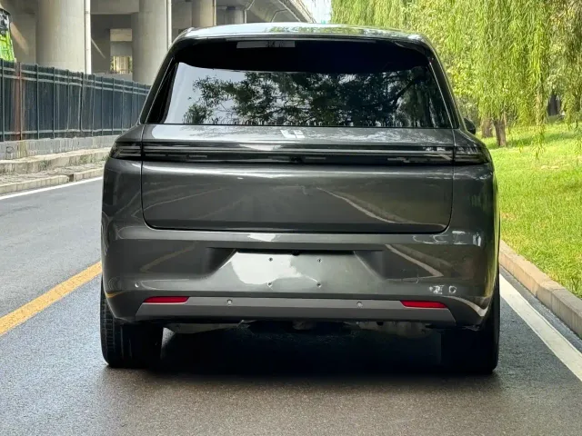 Li Auto L8 — Фото автомобиля 18