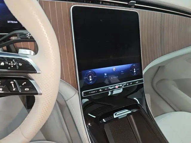 Mercedes-Benz EQE SUV — Фото автомобиля 12