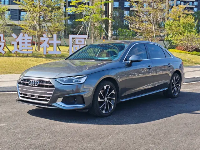Фотография автомобиля — Audi A4L