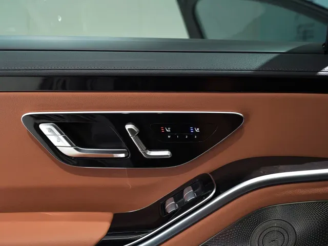 Mercedes-Benz S-Class — Фото автомобиля 11