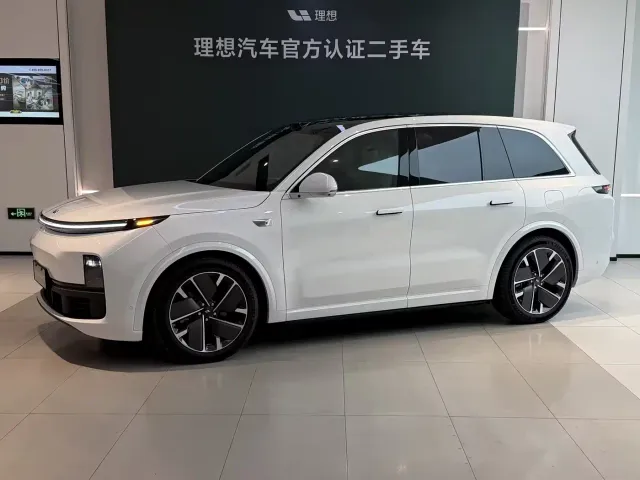 Li Auto L8 — Фото автомобиля 6