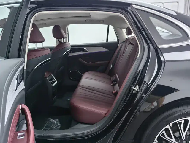Hongqi H5 — Фото автомобиля 15