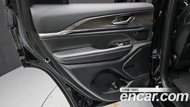Jeep Cherokee — Фото автомобиля 14