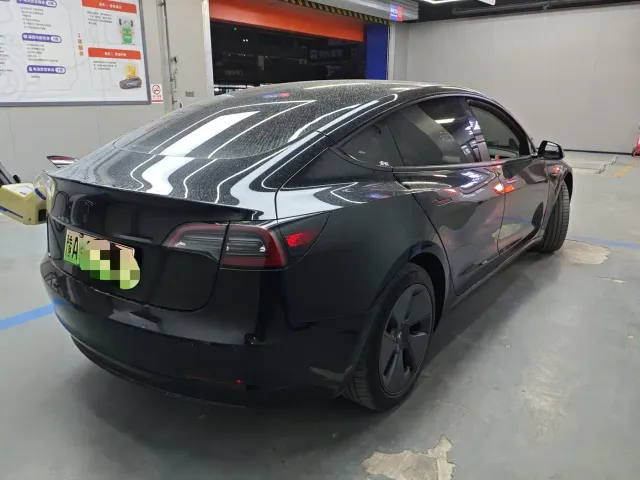 Tesla Model 3 — Фото автомобиля 6