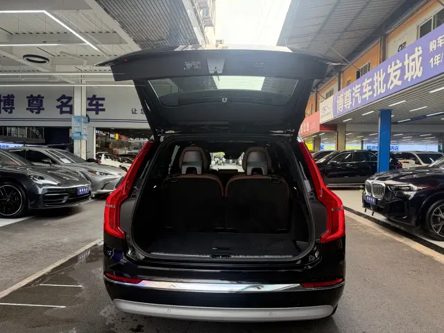 Volvo XC90 — Фото автомобиля 23