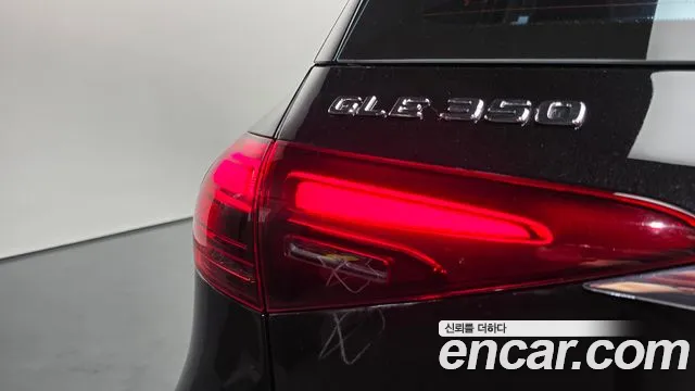 Mercedes-Benz GLE-Class — Фото автомобиля 23