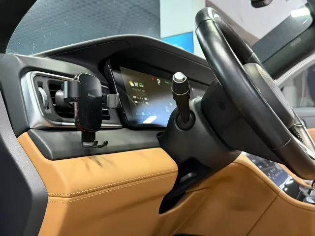 Li Auto ONE — Фото автомобиля 13