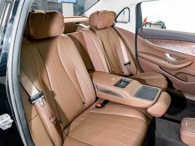 Mercedes-Benz E-Class — Фото автомобиля 22