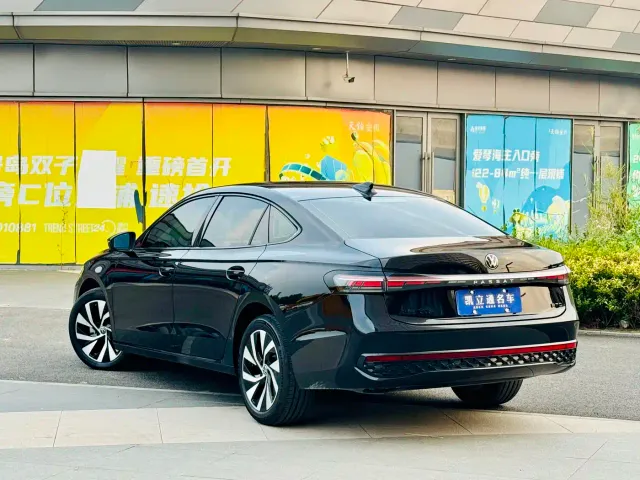 Volkswagen Passat — Фото автомобиля 3