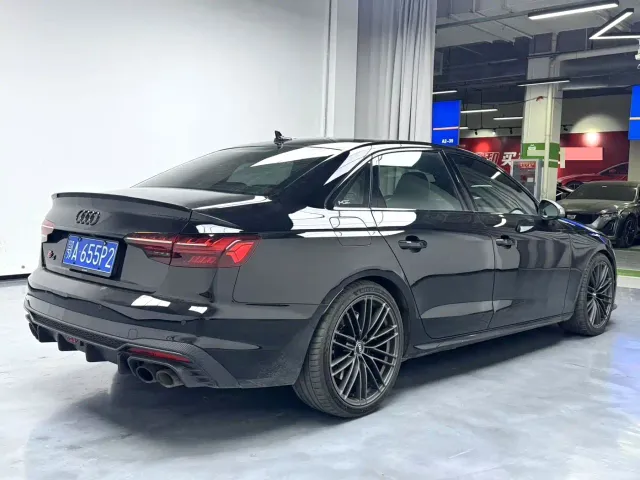 Audi S4 — Фото автомобиля 6