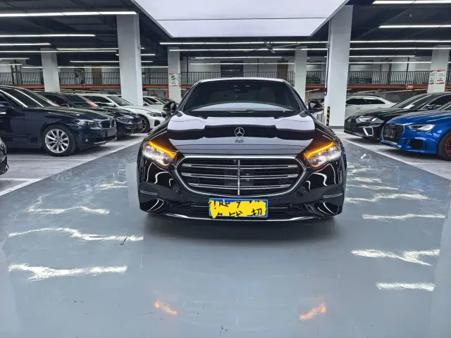 Mercedes-Benz E-Class — Фото автомобиля 2