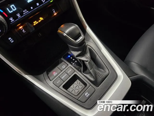 Toyota RAV4 — Фото автомобиля 9