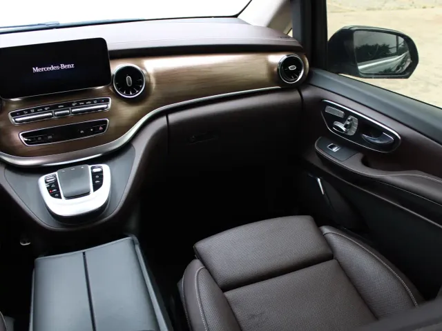 Mercedes-Benz V-Class — Фото автомобиля 12