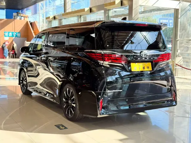 Toyota Alphard — Фото автомобиля 24