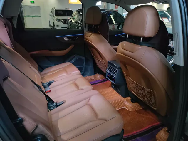Audi Q7 — Фото автомобиля 13